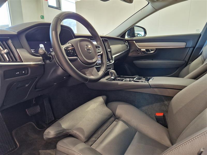 VOLVO V90 2025