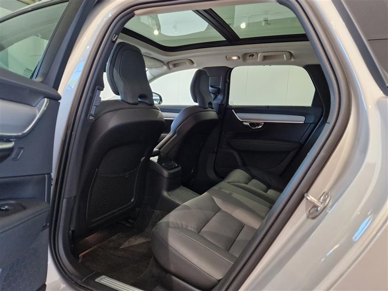 VOLVO V90 2025