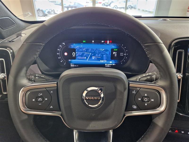 VOLVO EX40 2025