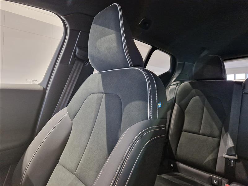 VOLVO EX40 2025