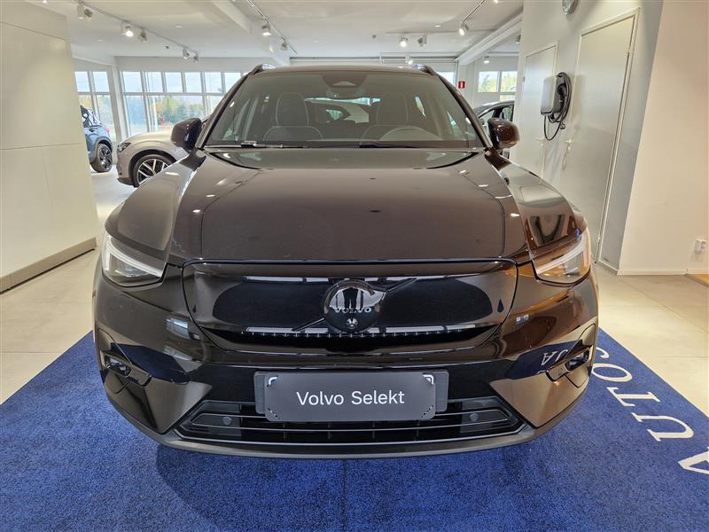 VOLVO EX40 2025