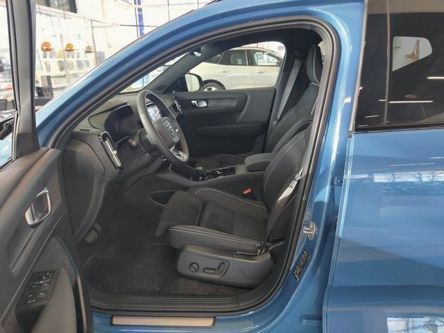 VOLVO EX40 2025