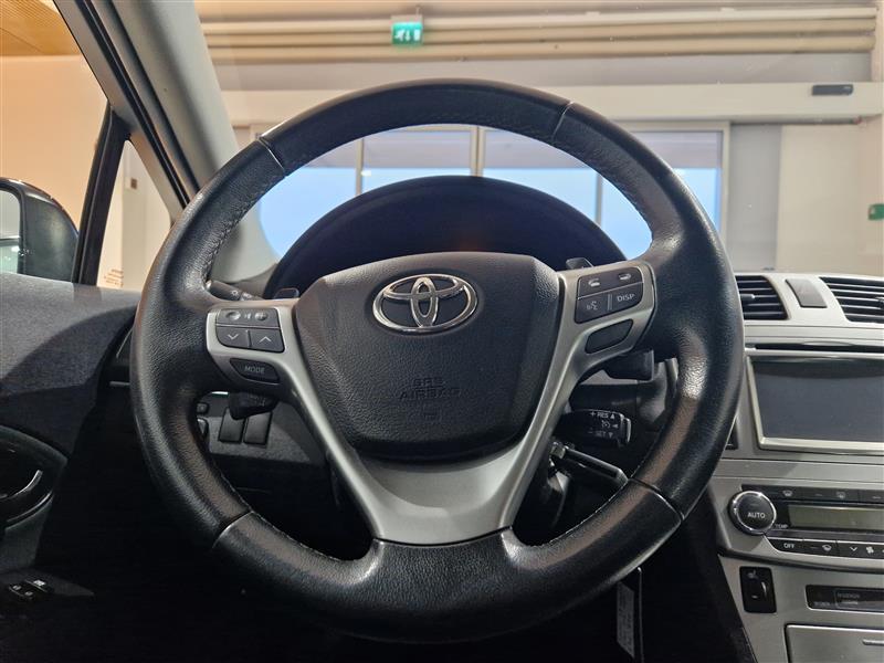 TOYOTA Avensis 2013