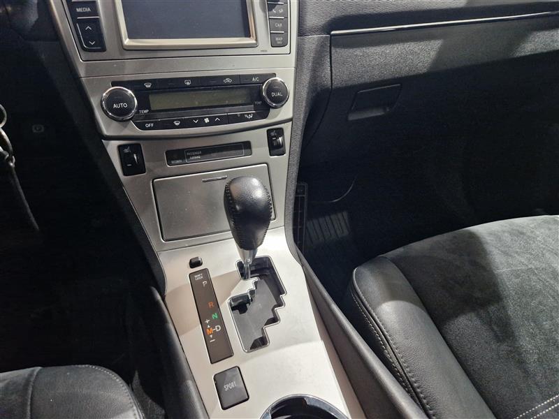 TOYOTA Avensis 2013