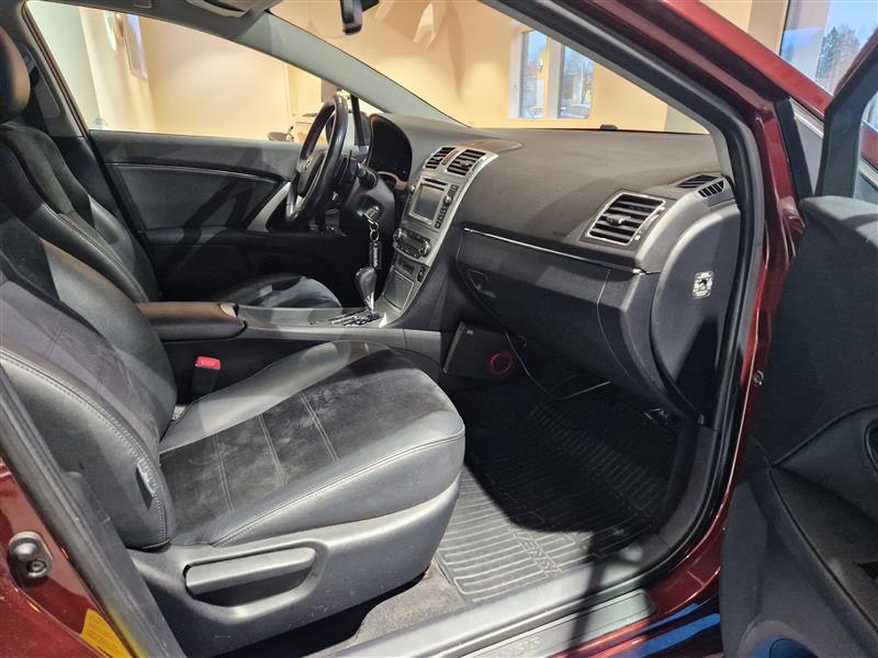 TOYOTA Avensis 2013