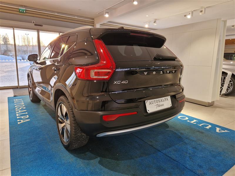 VOLVO XC40 2021