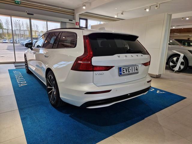 VOLVO V60 2024