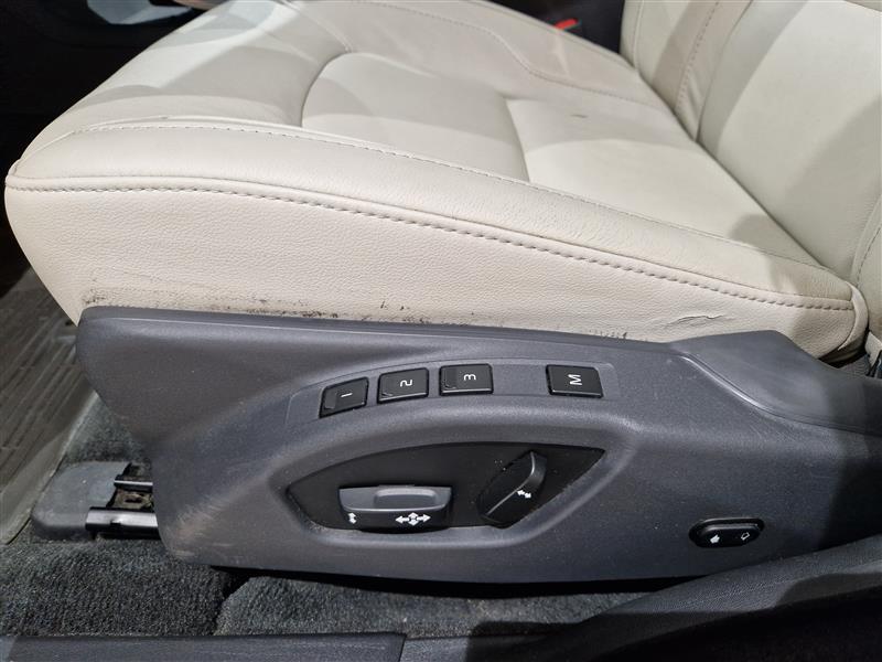VOLVO V70 2015