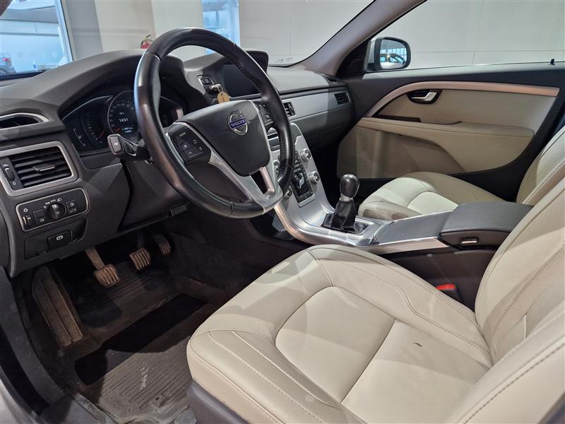 VOLVO V70 2015