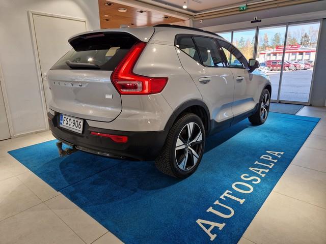 VOLVO XC40 2024