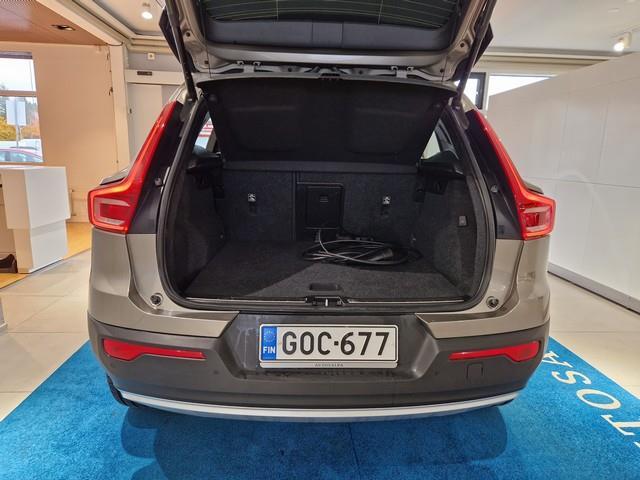 VOLVO XC40 2022
