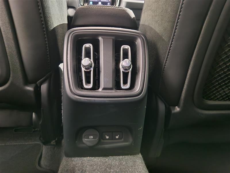 VOLVO C40 2023