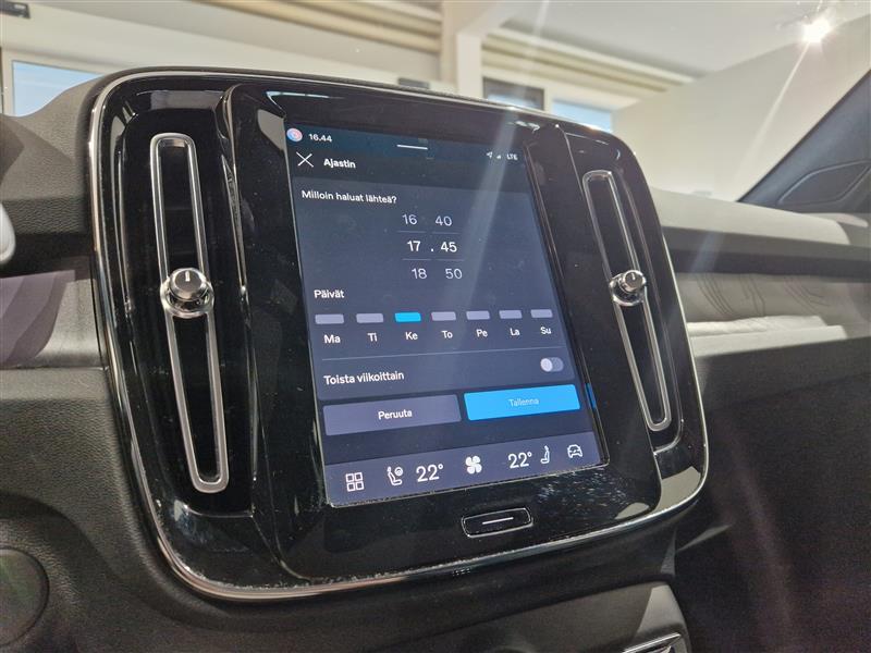 VOLVO C40 2023