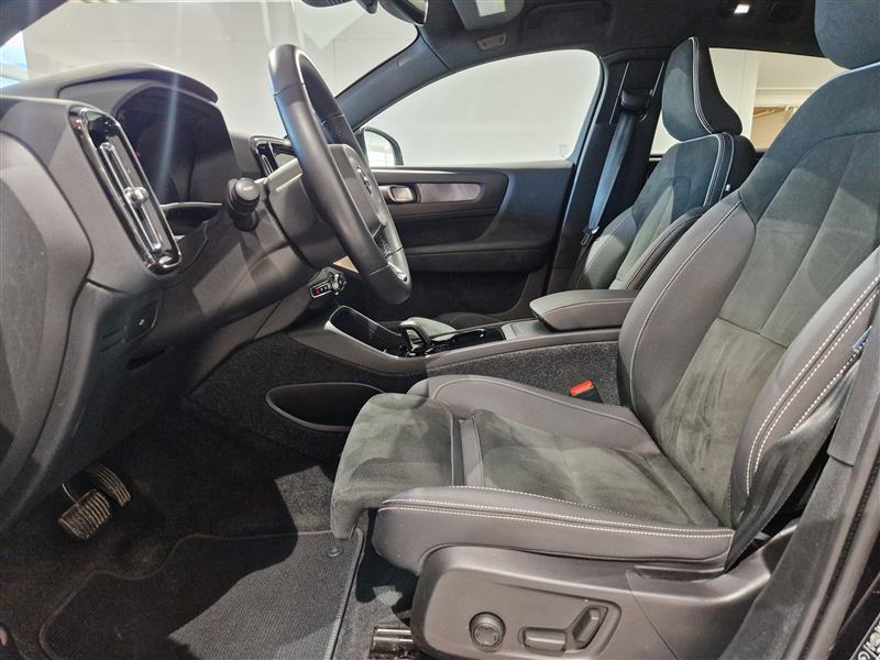 VOLVO C40 2023