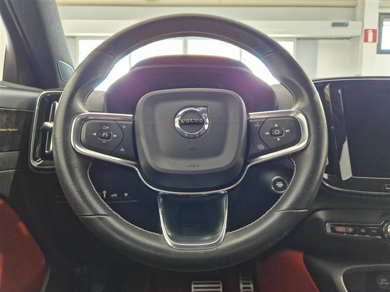 VOLVO XC40 2021