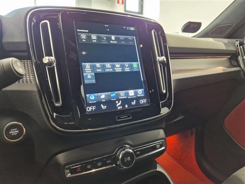 VOLVO XC40 2021