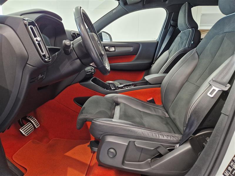 VOLVO XC40 2021