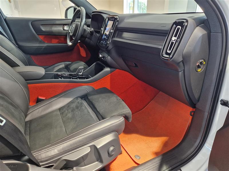 VOLVO XC40 2021