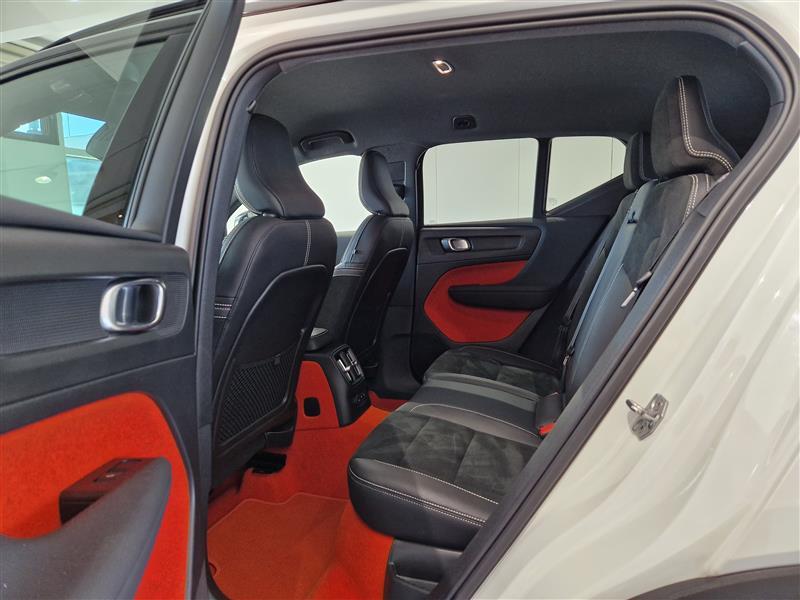 VOLVO XC40 2021