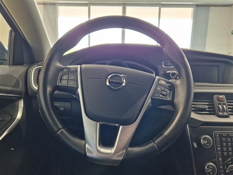 VOLVO V40 2017