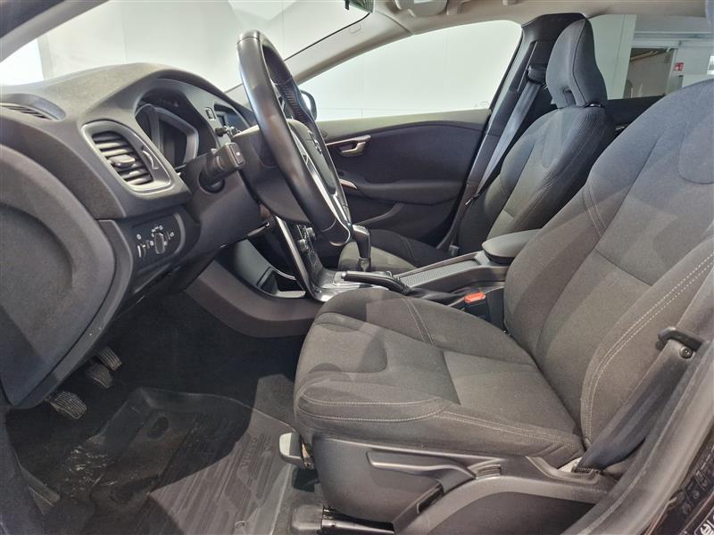 VOLVO V40 2017
