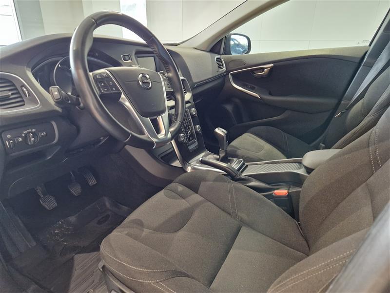 VOLVO V40 2017
