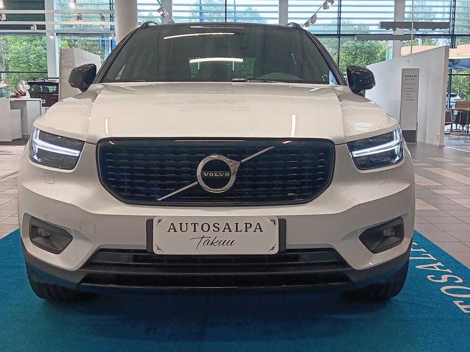 VOLVO XC40 2022
