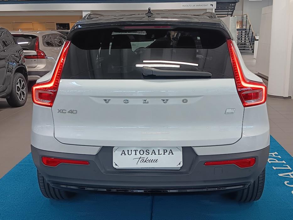 VOLVO XC40 2022