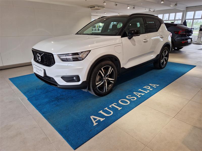 VOLVO XC40 2021