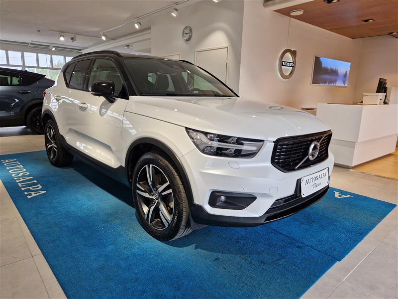 VOLVO XC40 2021