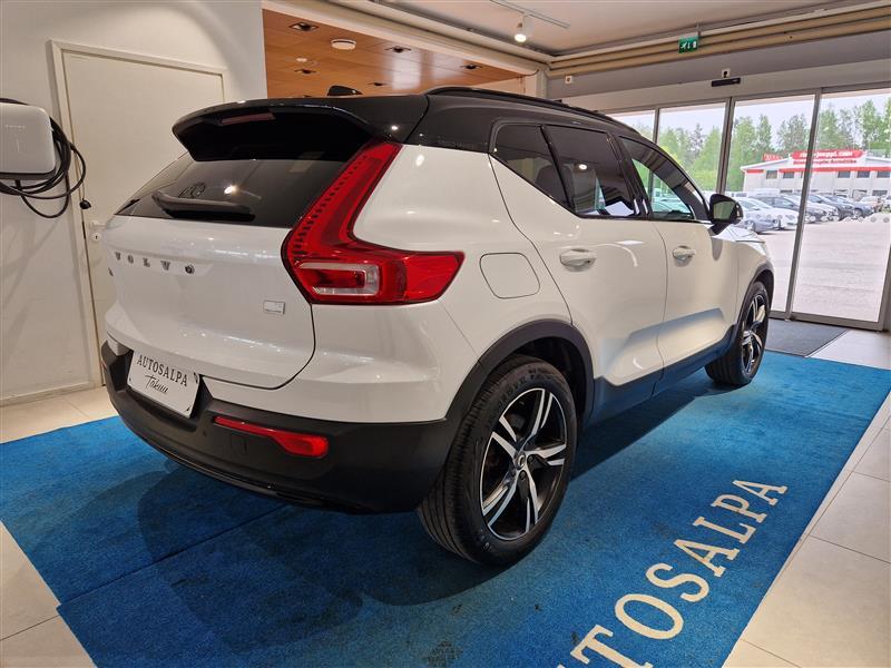 VOLVO XC40 2021