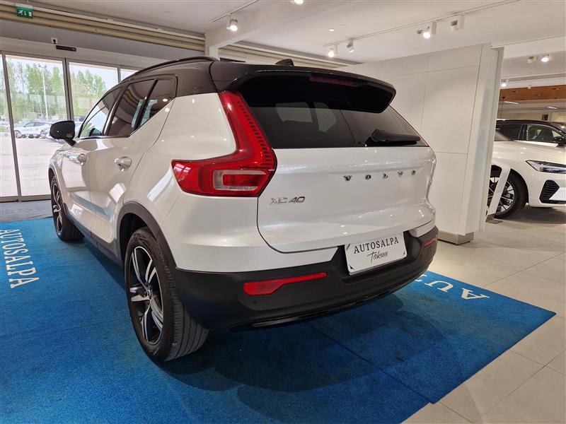 VOLVO XC40 2021