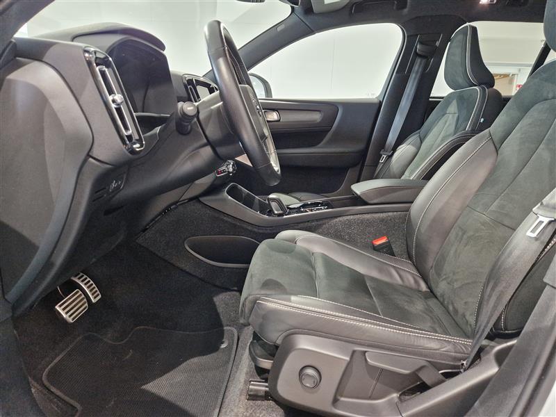 VOLVO XC40 2021