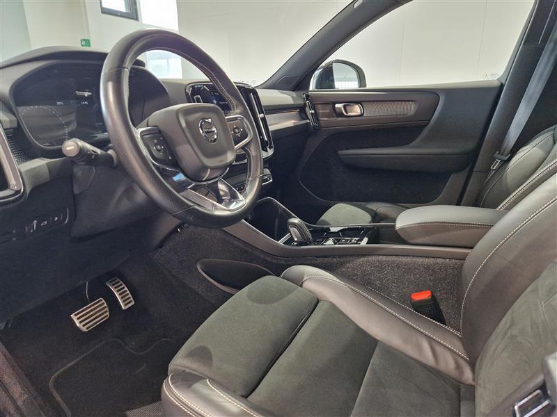 VOLVO XC40 2021