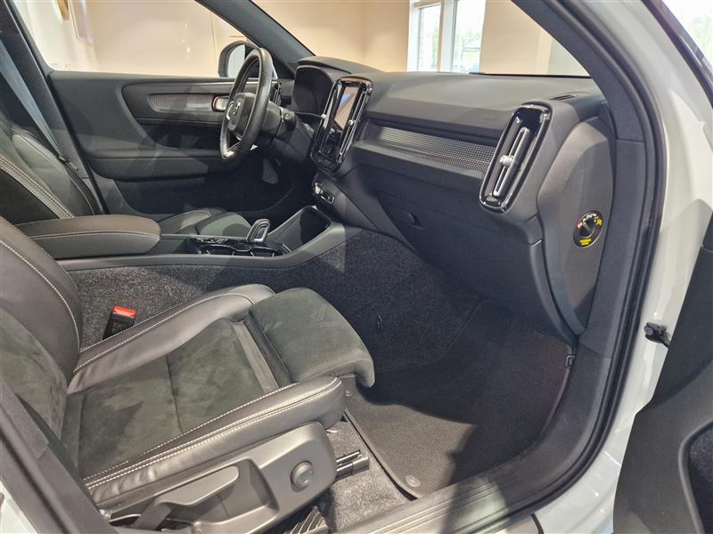 VOLVO XC40 2021