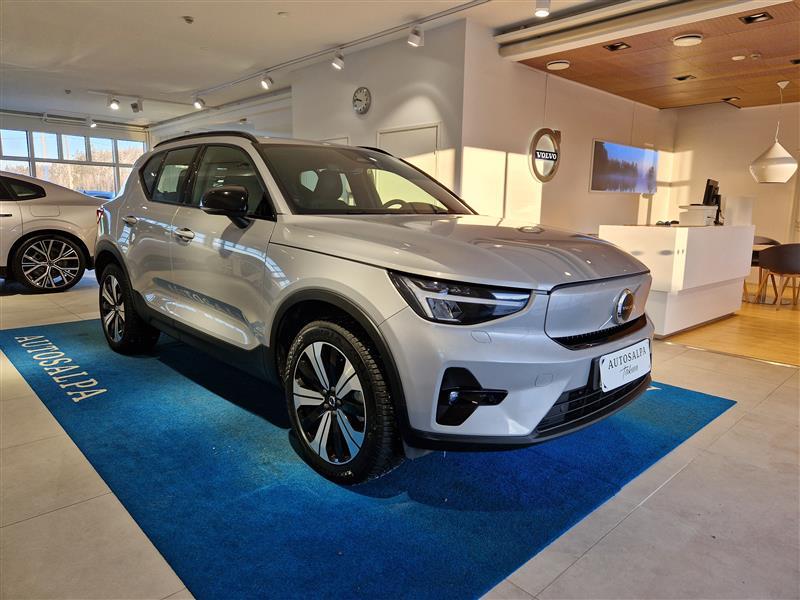 VOLVO XC40 2023