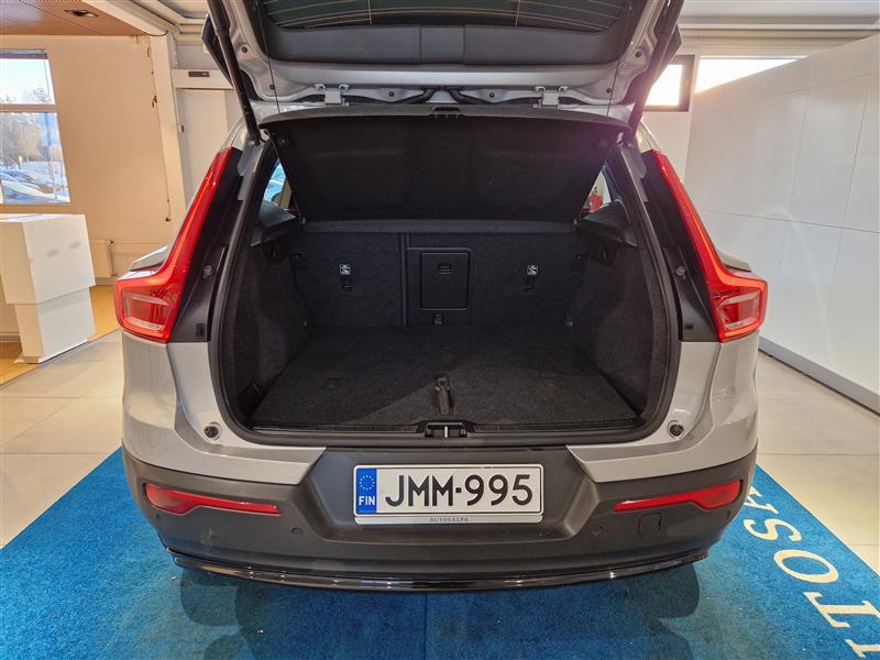 VOLVO XC40 2023