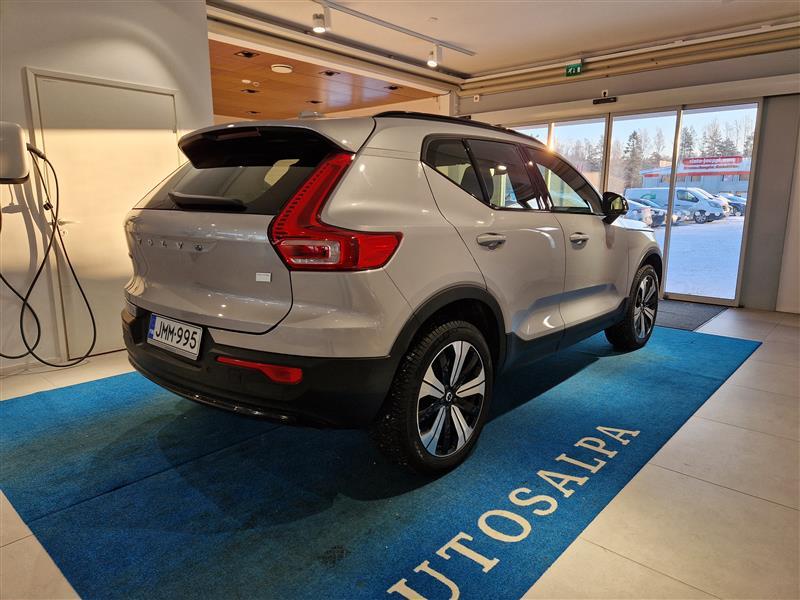 VOLVO XC40 2023