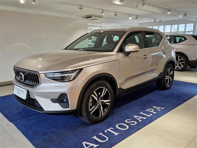 VOLVO XC40 2023