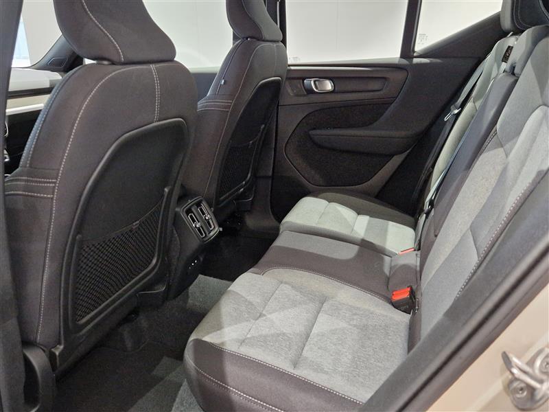 VOLVO XC40 2023