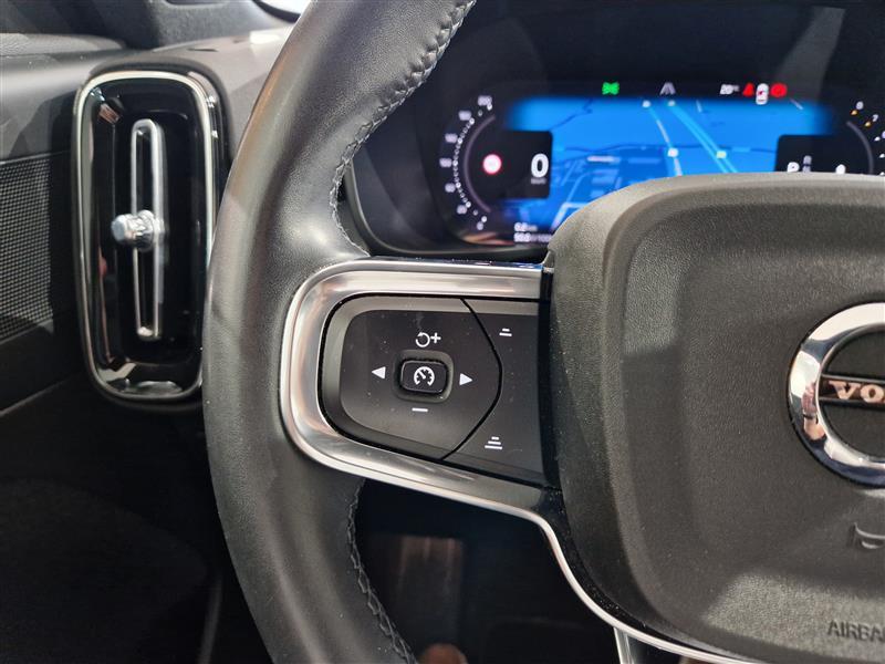 VOLVO XC40 2023