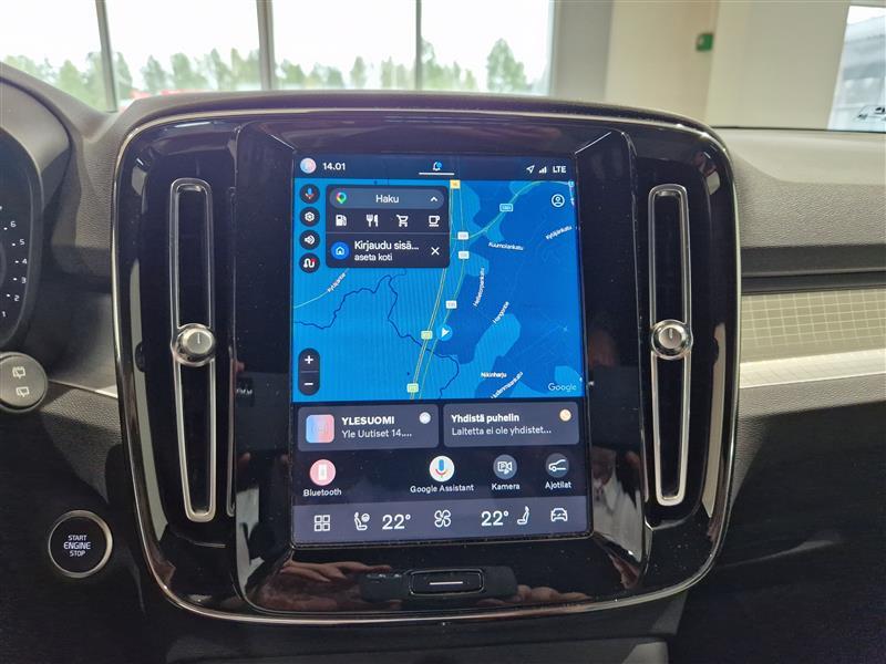 VOLVO XC40 2023