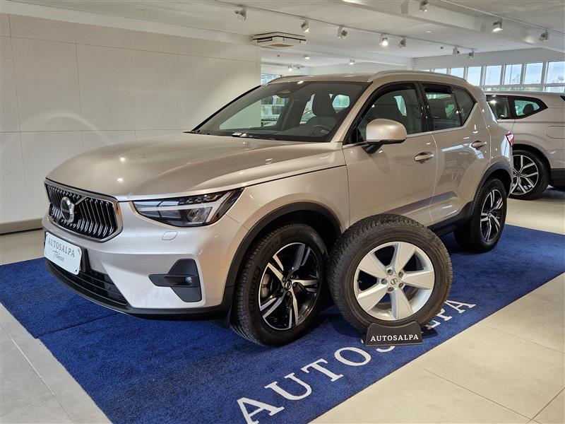 VOLVO XC40 2023
