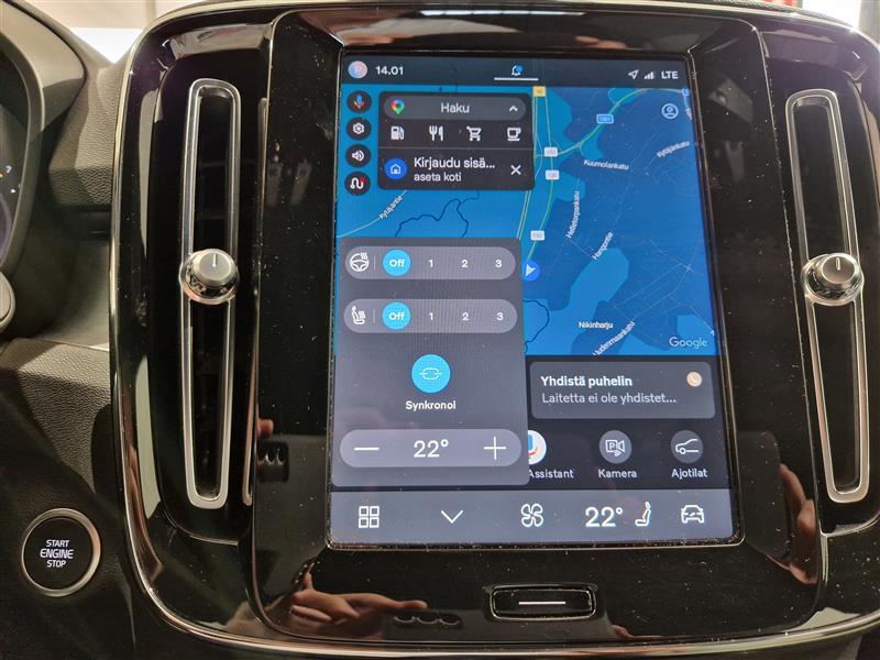VOLVO XC40 2023