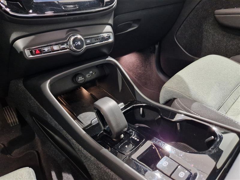 VOLVO XC40 2023