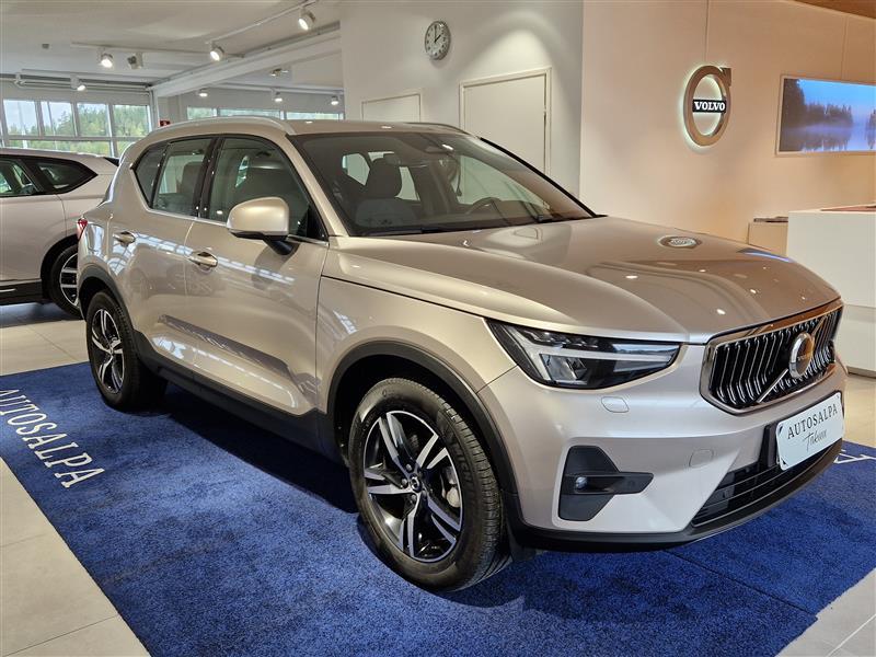 VOLVO XC40 2023