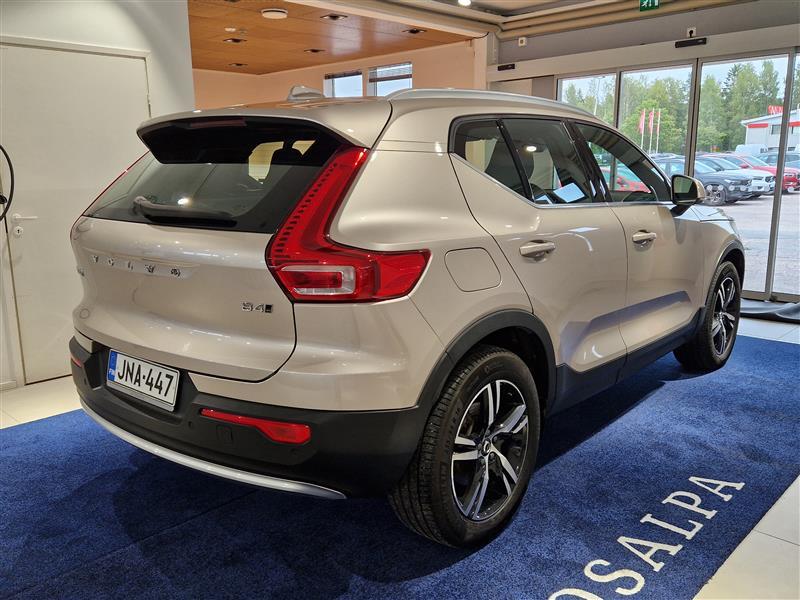 VOLVO XC40 2023