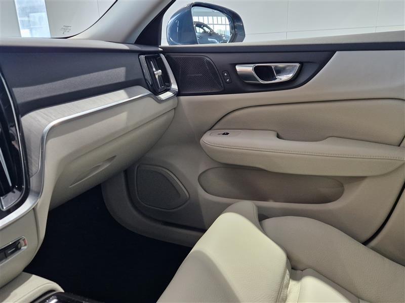 VOLVO V60 2022