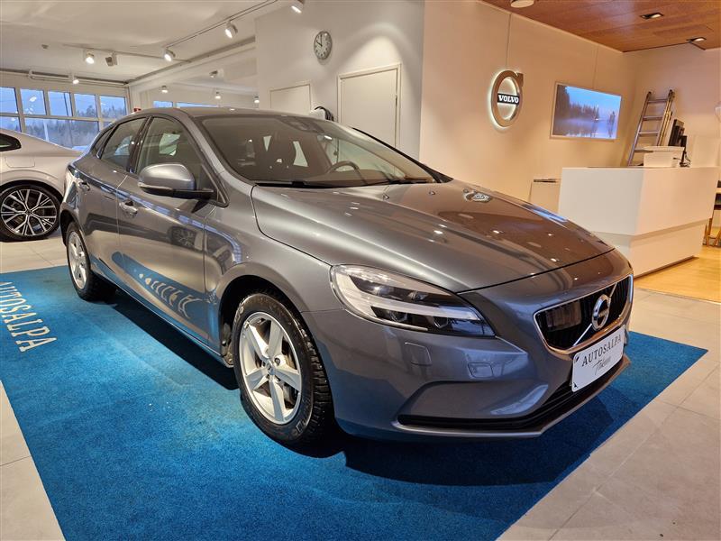 VOLVO V40 2018