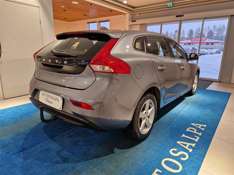 VOLVO V40 2018